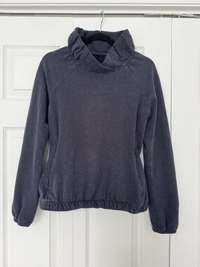 Lululemon sweater 🍋